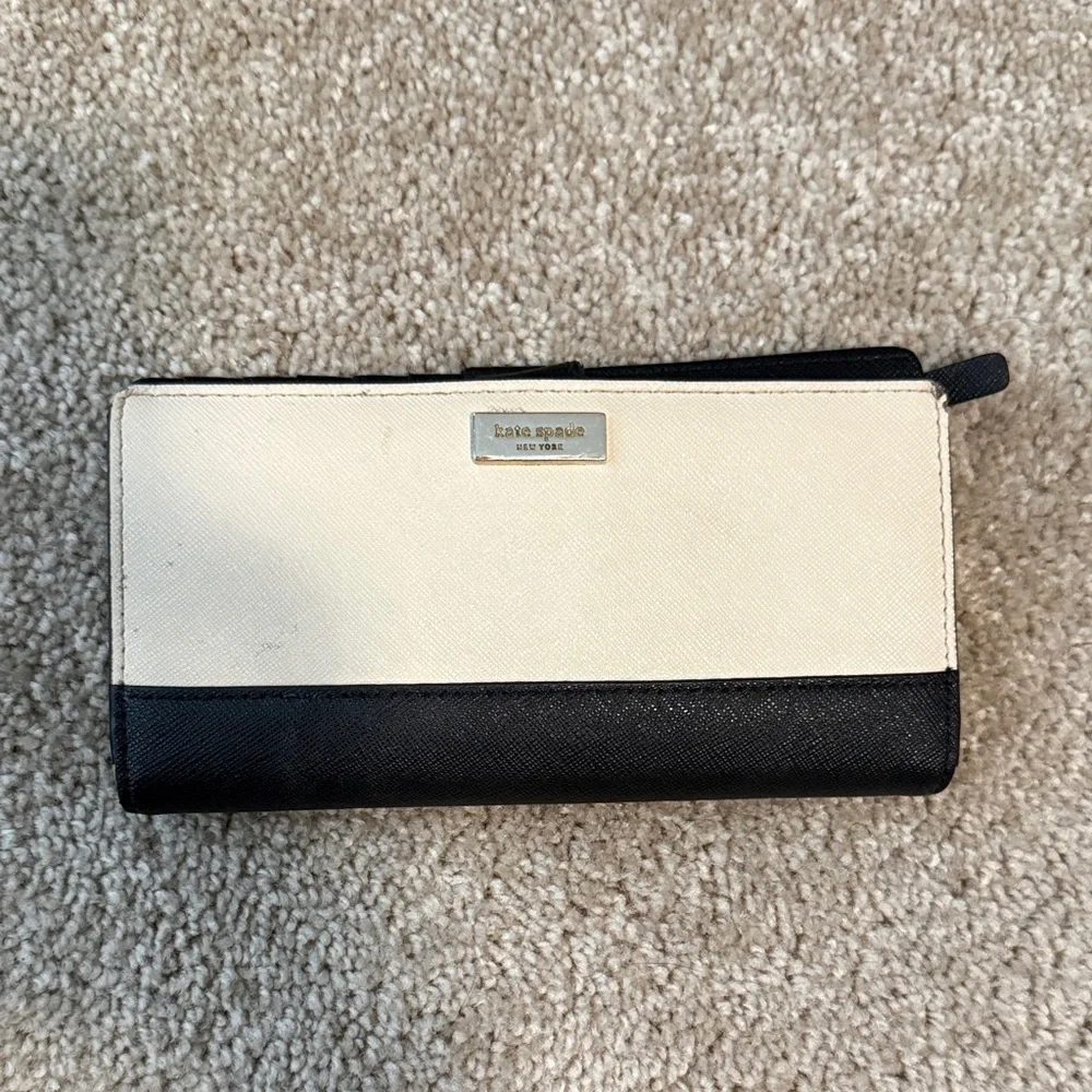Kate Spade Two-Tone Black and Cream Zip Wallet - Picture 1 of 3